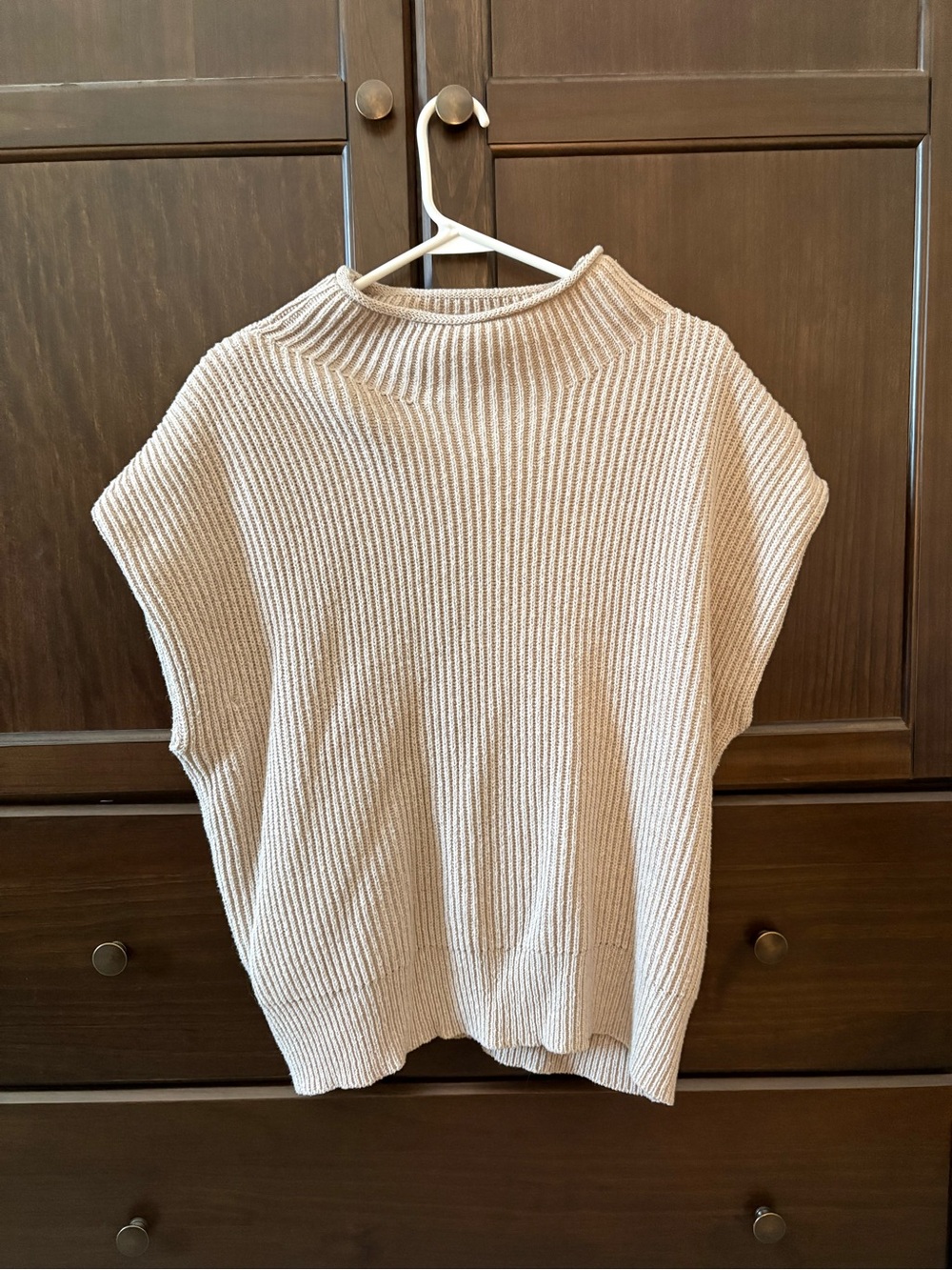 Le Lis Sleeveless Ribbed Mock Neck Sweater - Cream